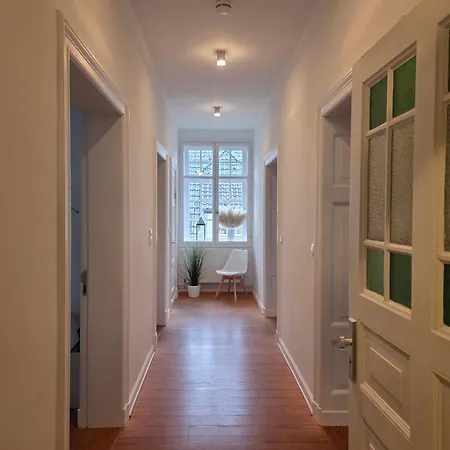 Altbau - Mit Sonniger Loggia Im Schlossgebiet